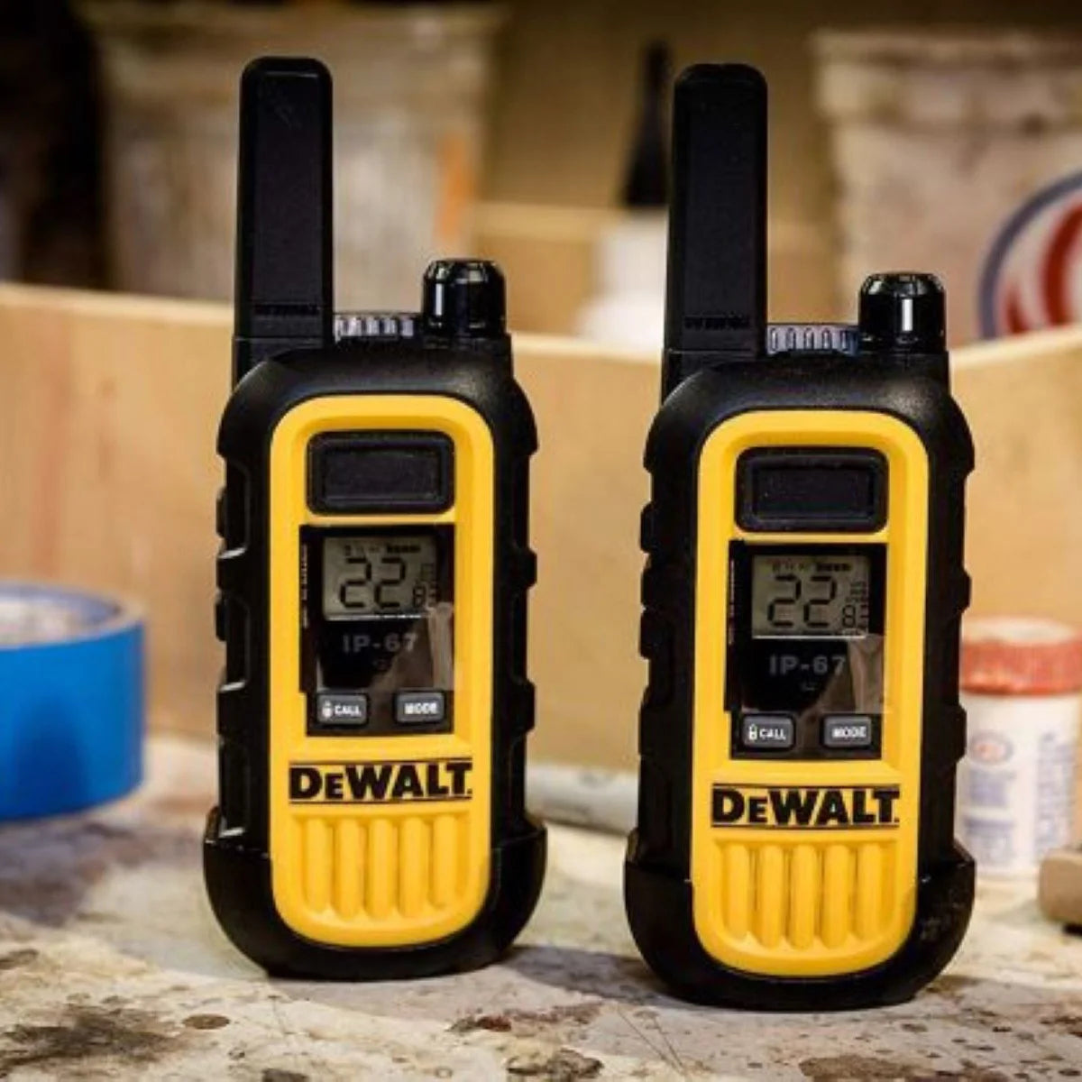 Radios bidirectionnelles DeWALT DXFRS300 avec chargeur robuste à 6 ports, paquet de 6Radios bidirectionnelles DeWALT DXFRS300 avec chargeur robuste à 6 ports, paquet de 6