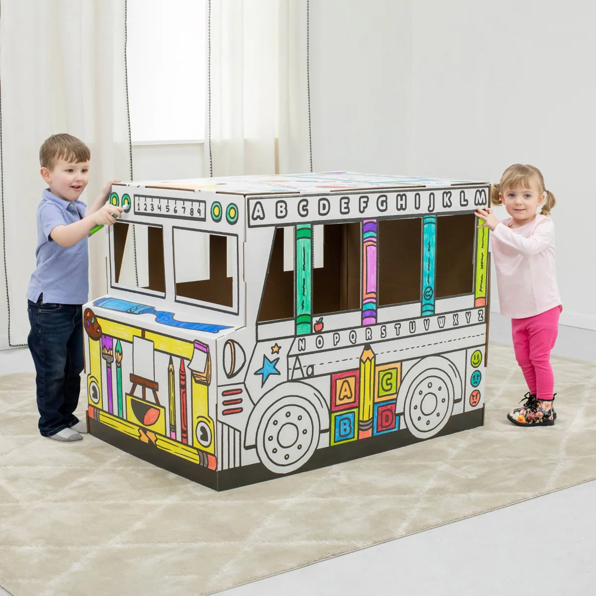 Fellowes - Bankers Box at Play : un bus scolaire en carton à colorier